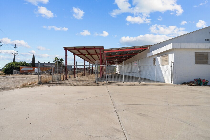 More Photos Of 550 Highway 46, Wasco Warehouse For Lease