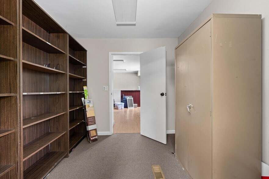 More Photos Of 2233 Miamisburg-Centerville Rd, Dayton Office For Sale