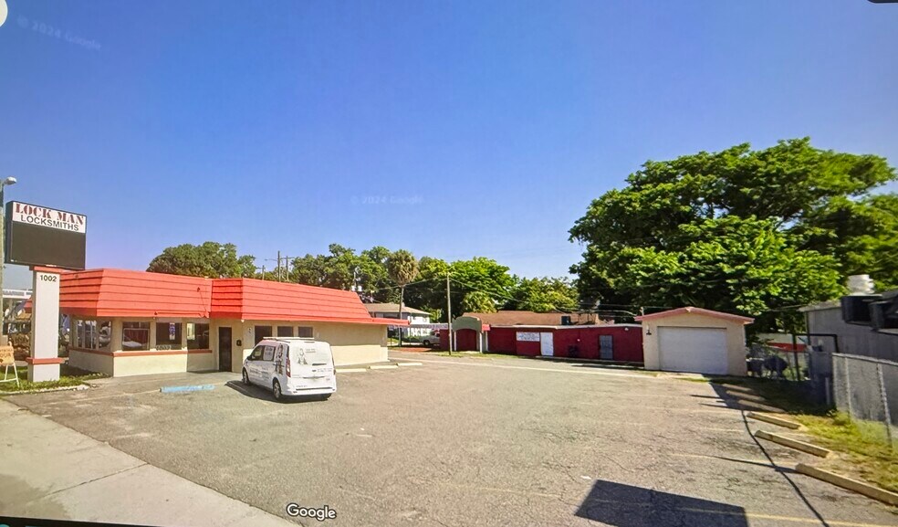 More Photos Of 1002 E Hillsborough Ave, Tampa Storefront For Lease