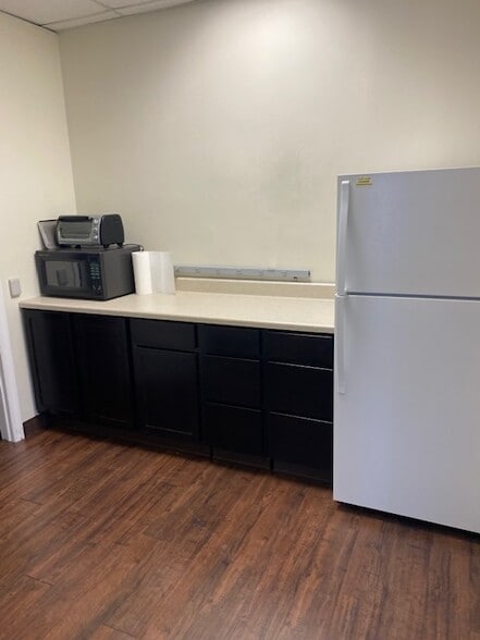 More Photos Of 440 Route 17 N, Hasbrouck Heights Office For Lease