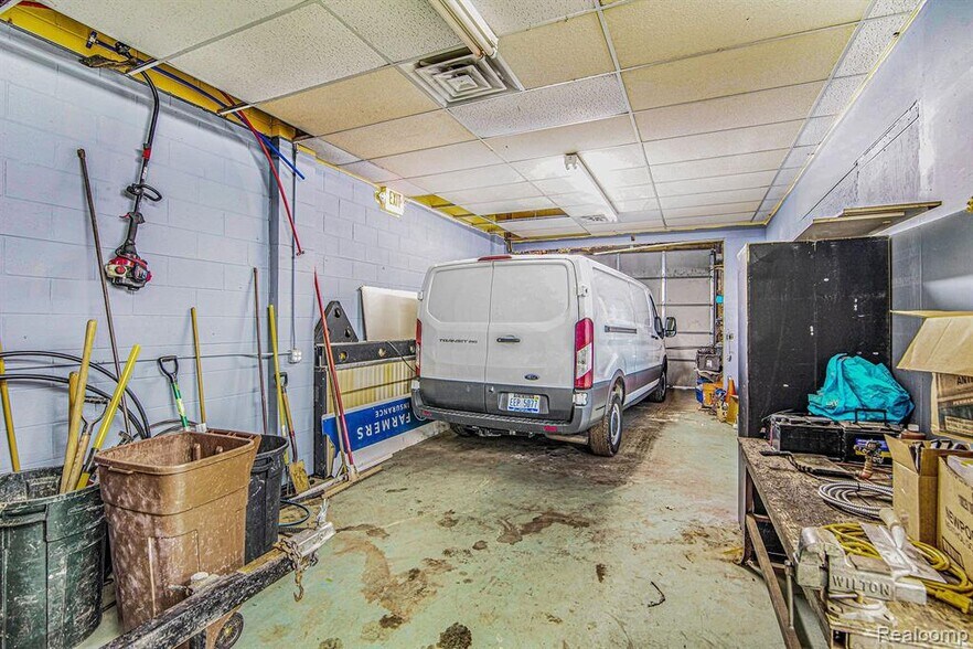 More Photos Of 1323 E Main St, Flushing Light Manufacturing For Sale