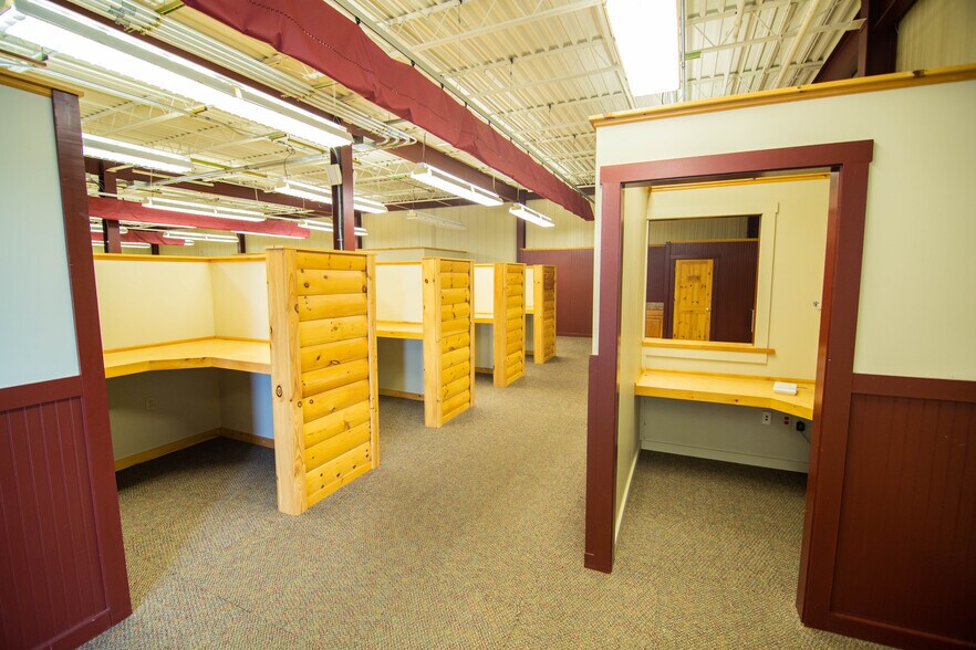 More Photos Of 700 Hepburn St, Milton Showroom For Lease