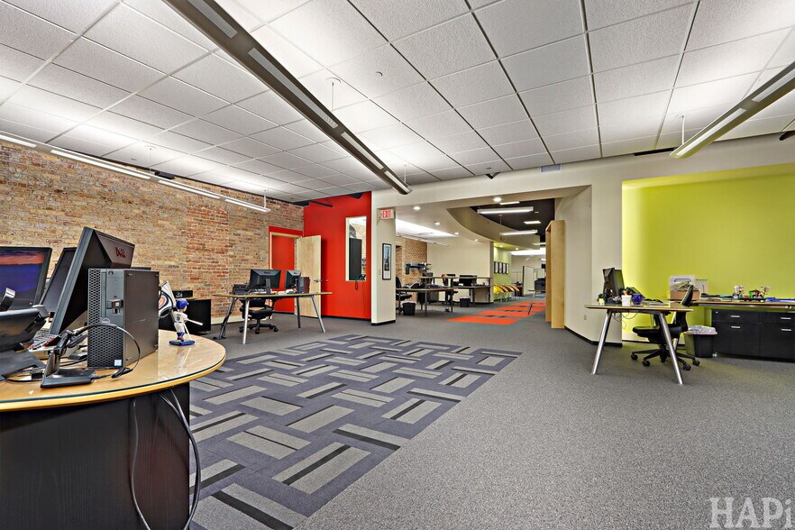 More Photos Of 545-547 N Milwaukee Ave, Libertyville General Retail For Sale