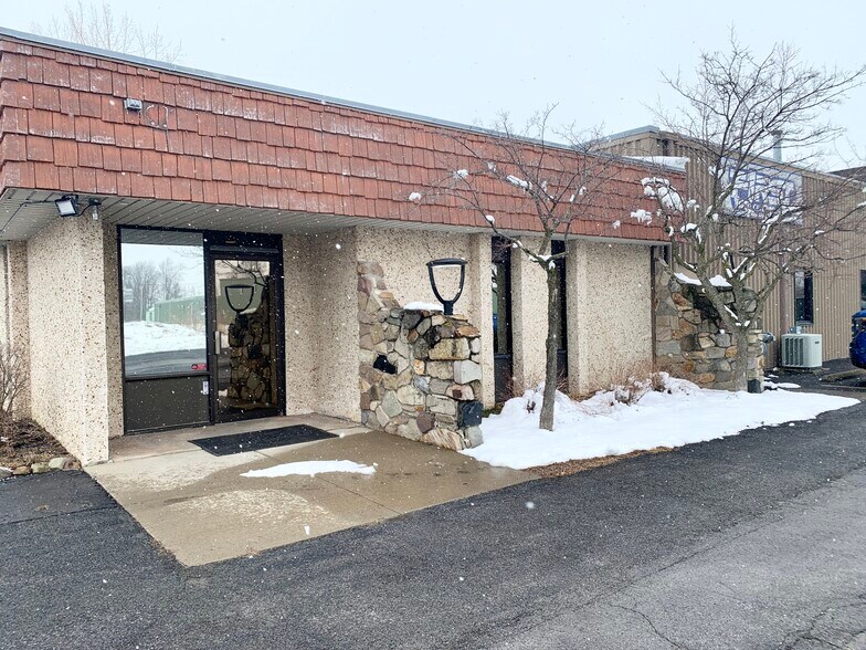 More Photos Of 6125 Lendell Rd, Sanborn Manufacturing For Lease
