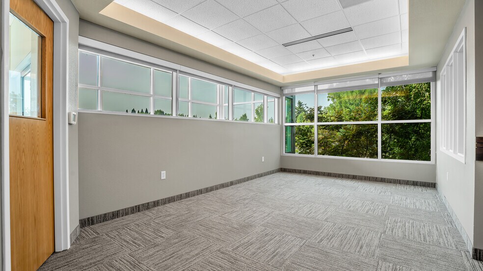 More Photos Of 693 Ray J. Glatt Cir, Woodburn Medical For Sale