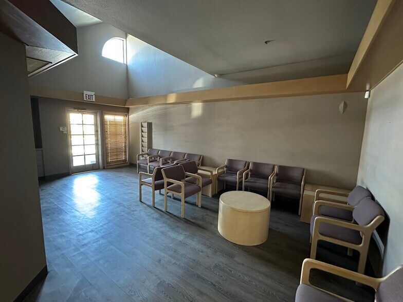 More Photos Of 201 E Orangeburg Ave, Modesto Office For Sale