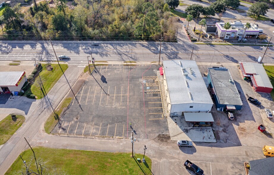 More Photos Of 1112 N Frazier St, Conroe Freestanding For Sale