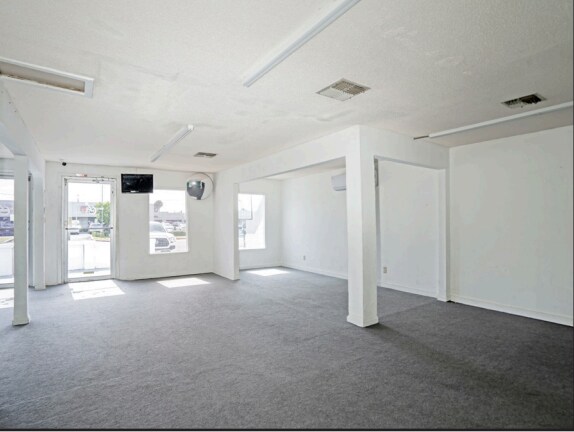 More Photos Of 517 N 10th St, McAllen Freestanding For Sale