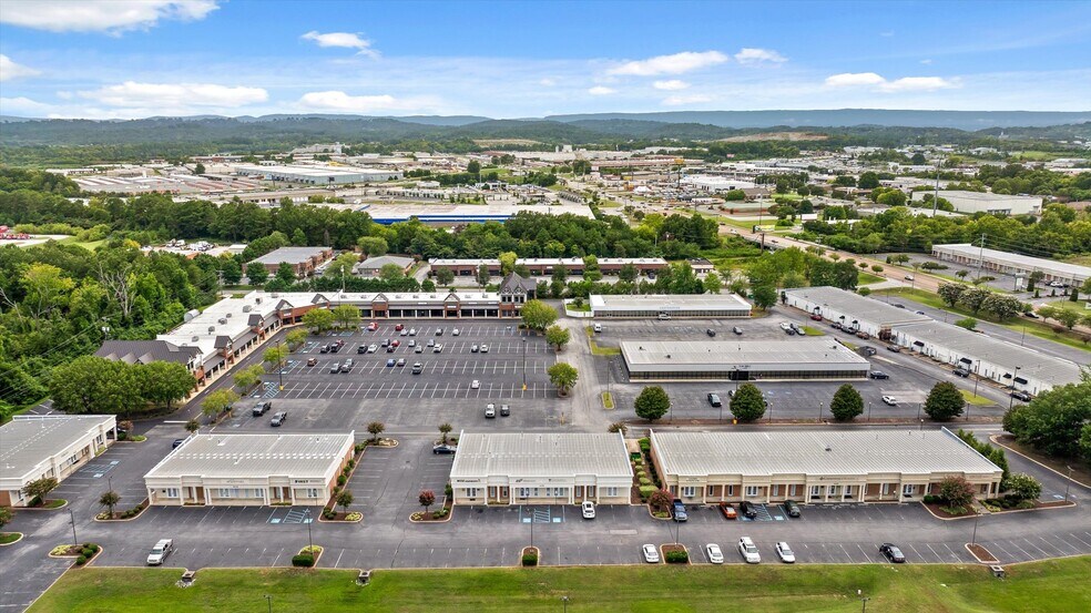 More Photos Of 6166 Shallowford Rd, Chattanooga Medical For Sale
