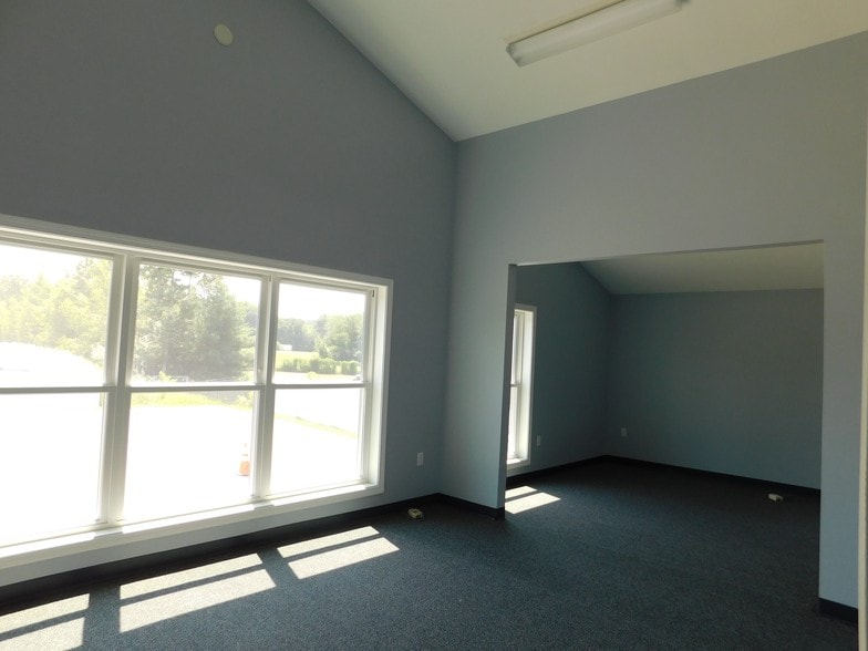 More Photos Of 271 Derry Rd, Litchfield Medical For Sale