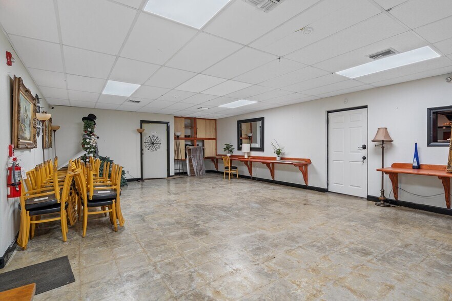 More Photos Of 299 E Gulf To Lake Hwy, Lecanto Storefront For Sale