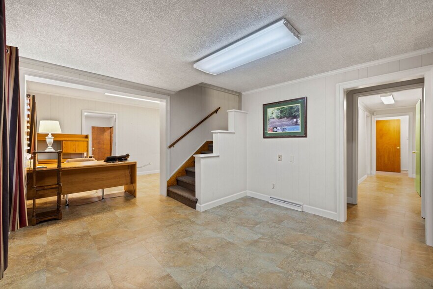More Photos Of 521 N Derr Dr, Lewisburg Office Residential For Sale
