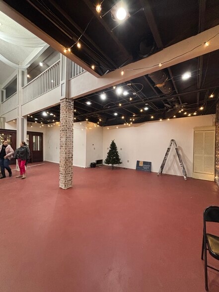 More Photos Of 4322 E 11th St, Tulsa Freestanding For Lease