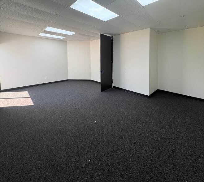 More Photos Of 4400 S Wayside Dr, Houston Unknown For Lease