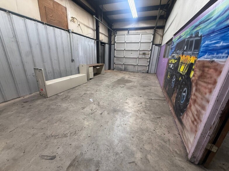 More Photos Of 2419-2423 Pineview Dr, Lancaster Unknown For Lease