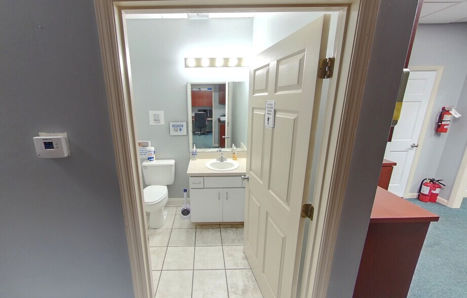 More Photos Of 5610 Fort Caroline Rd, Jacksonville Medical For Sale