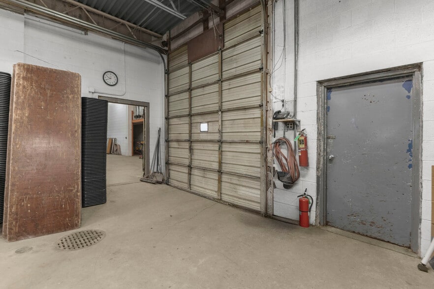 More Photos Of 24101 W Warren St, Dearborn Heights Freestanding For Sale