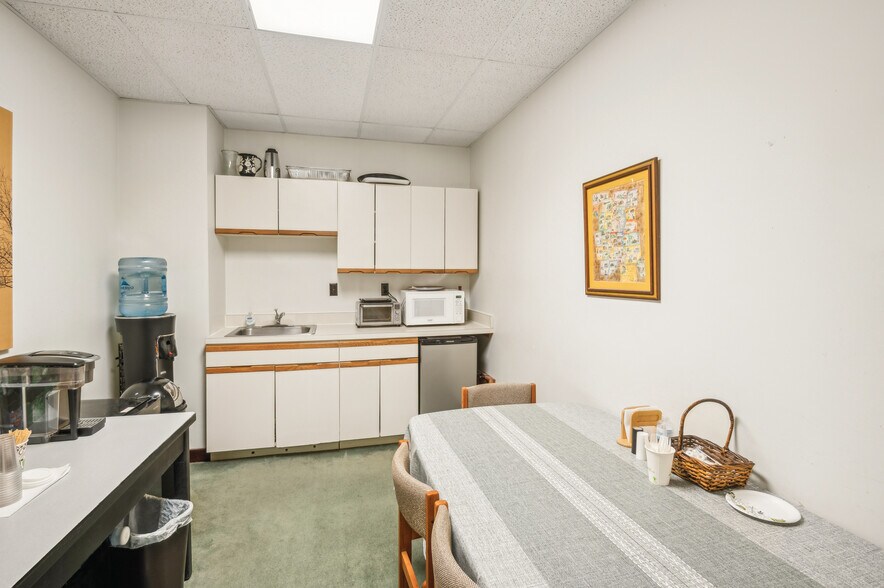 More Photos Of 111 Simsbury Rd, Avon Medical For Lease