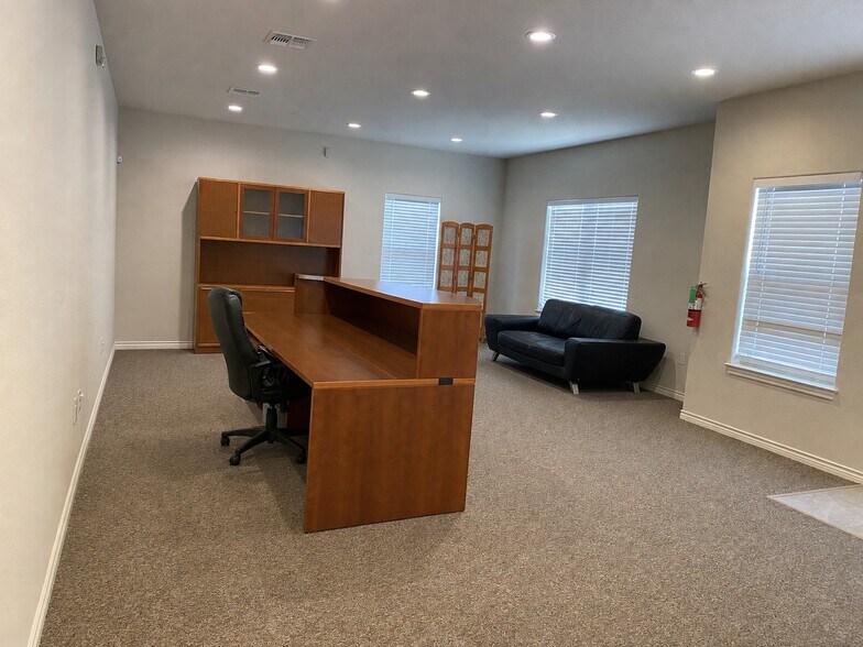 More Photos Of 1464 E Whitestone Blvd, Cedar Park Medical For Sale