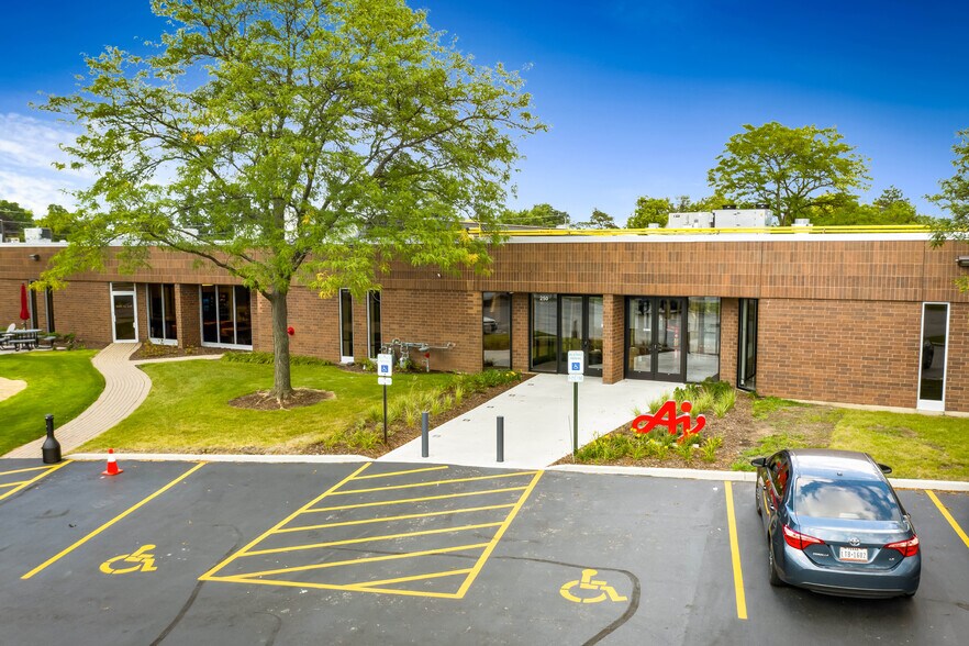 More Photos Of 250 E Devon Ave, Itasca Office For Sale