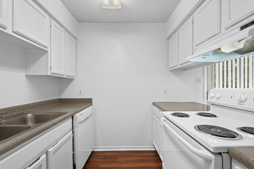 More Photos Of 11620 Airline Hwy, Baton Rouge Apartments For Sale