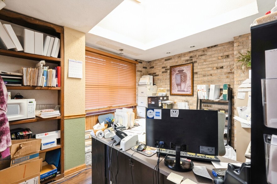 More Photos Of 1964 Indianola Ave, Des Moines Office For Sale