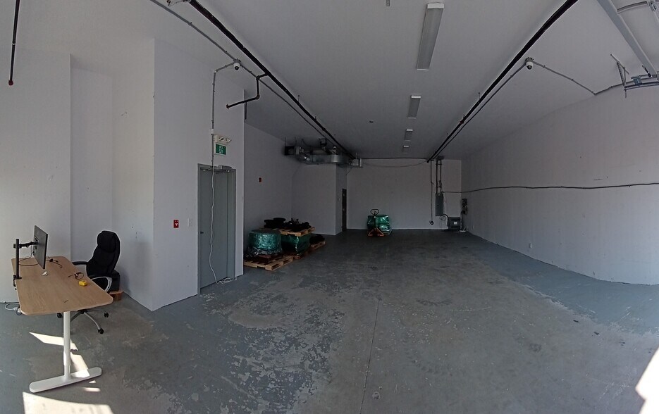 More Photos Of 65 Denzil Doyle Crt, Ottawa Light Distribution For Sale
