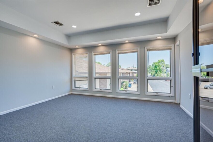 More Photos Of 289 State Route 33, Manalapan Township Unknown For Lease