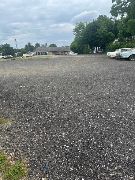 More Photos Of 27 S Sproul Rd, Broomall Land For Lease