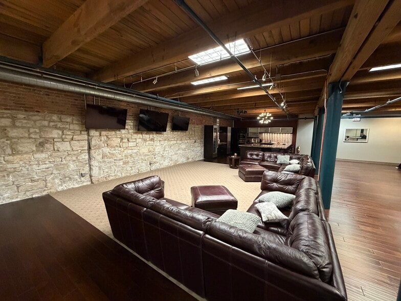 More Photos Of 216 S Jefferson St, Chicago Loft Creative Space For Sale
