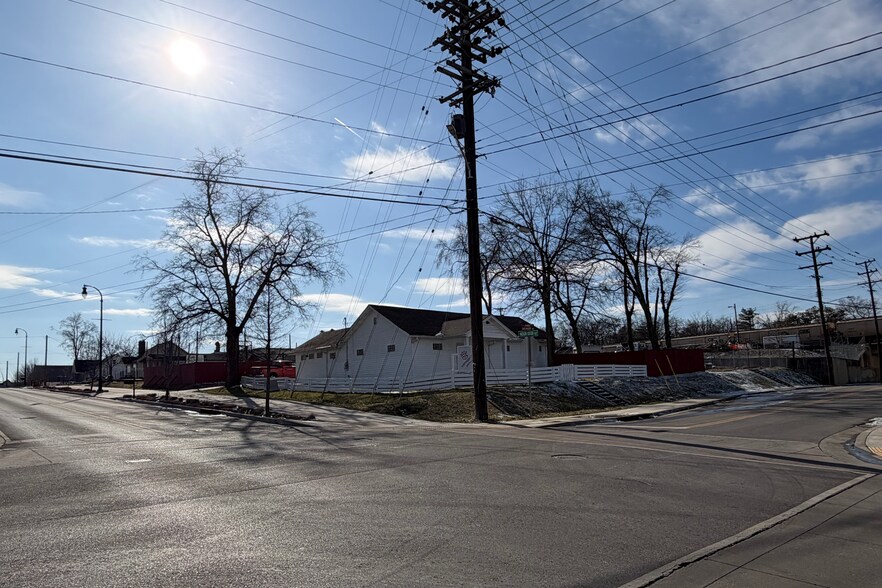 More Photos Of 301 Woodruff St, Madison Office For Sale