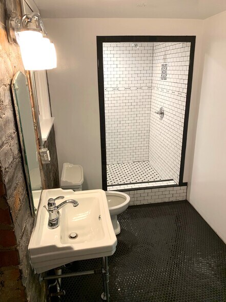 More Photos Of 607 W Whittier Blvd, Montebello Storefront For Sale