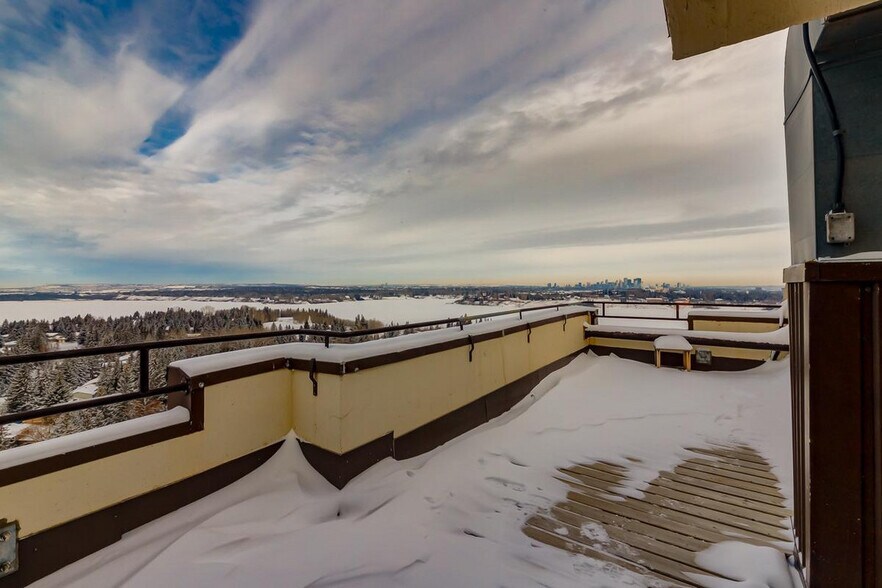 More Photos Of 2105 90 Av SW, Calgary Apartments For Lease