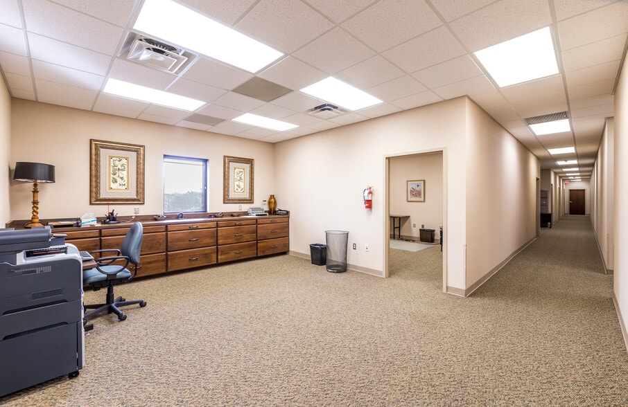 More Photos Of 208 E Houston St, Beeville Office For Sale