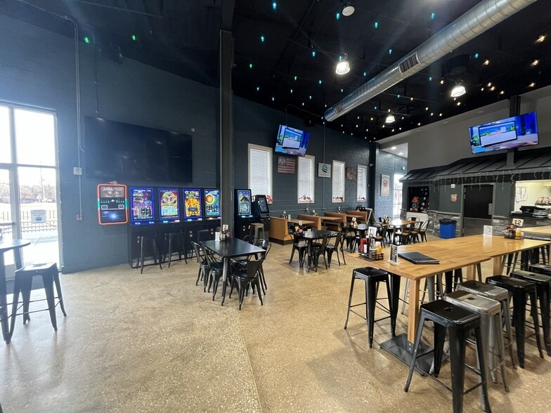 More Photos Of 325 Front St, Perryville Restaurant For Sale