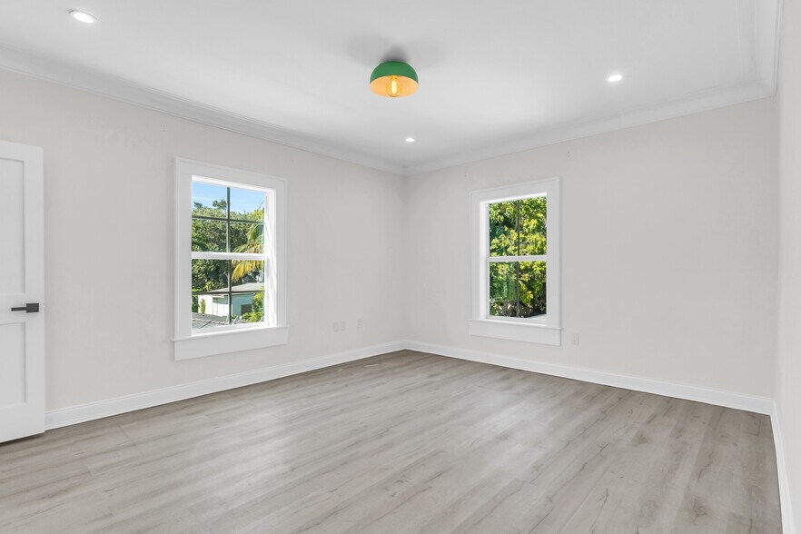 More Photos Of 563 NE 67th St, Miami Medical For Lease