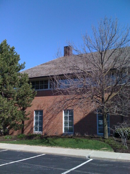 More Photos Of 920 S Waukegan Rd, Lake Forest Office For Lease