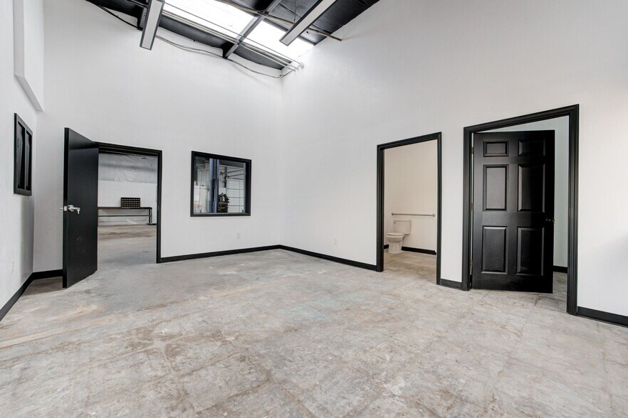 More Photos Of 1809 S Eastern Ave, Moore Auto Repair For Sale