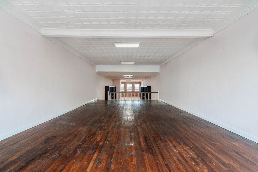 More Photos Of 110 E Main St, Union Storefront Retail Office For Lease