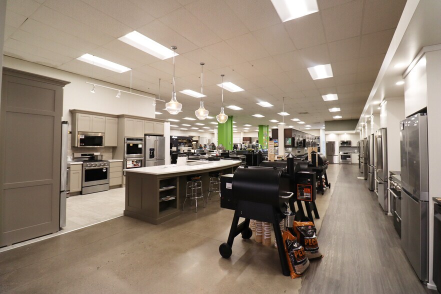 More Photos Of 1465 W 7th Ave, Eugene Freestanding For Sale