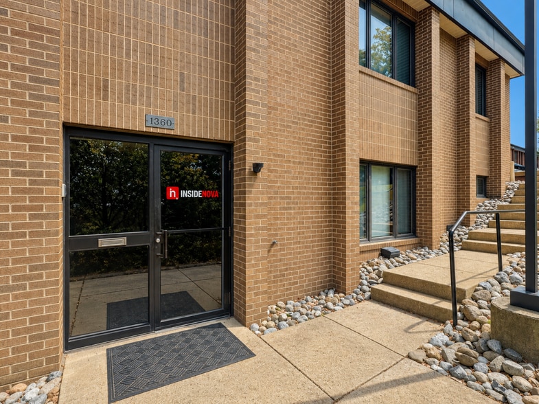 Primary Photo Of 1342-1360 Old Bridge Rd, Woodbridge Medical For Lease