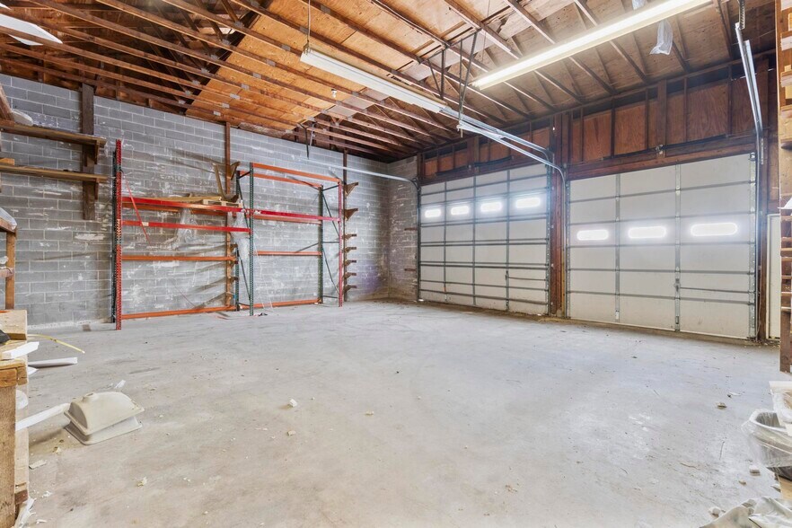 More Photos Of 62 Newton Ave, Plainville Auto Repair For Lease