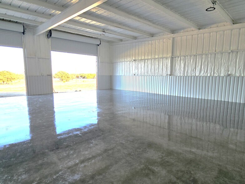 More Photos Of 6404 FM 1715 F, Lampasas Flex For Lease