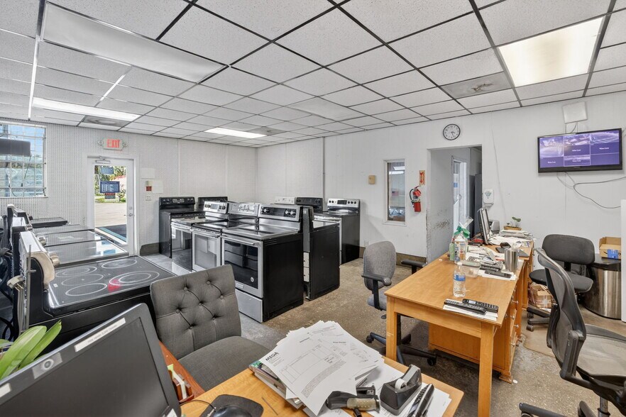 More Photos Of 3928 SW 12th Ct, Fort Lauderdale Manufacturing For Sale