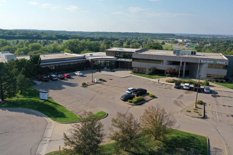 More Photos Of 1200 SW Executive Dr, Topeka Loft Creative Space For Lease