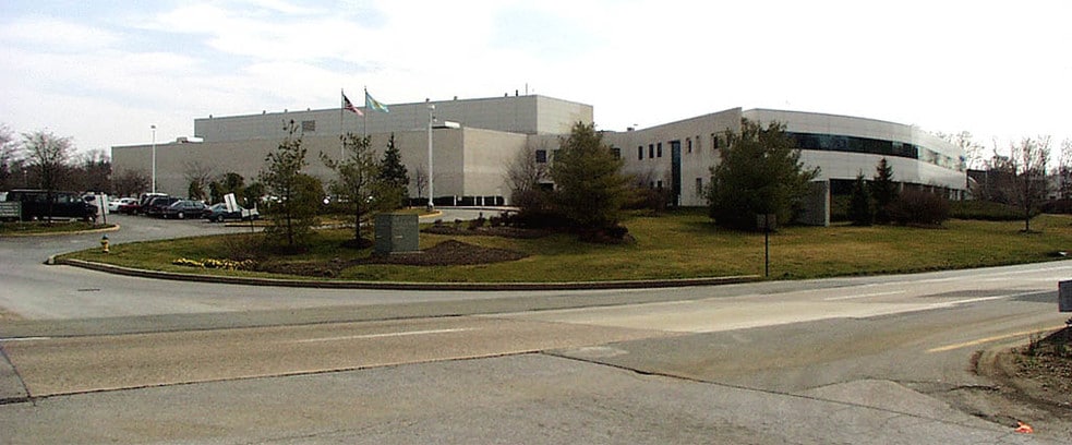 More Photos Of 950 W Basin Rd, New Castle Office For Lease