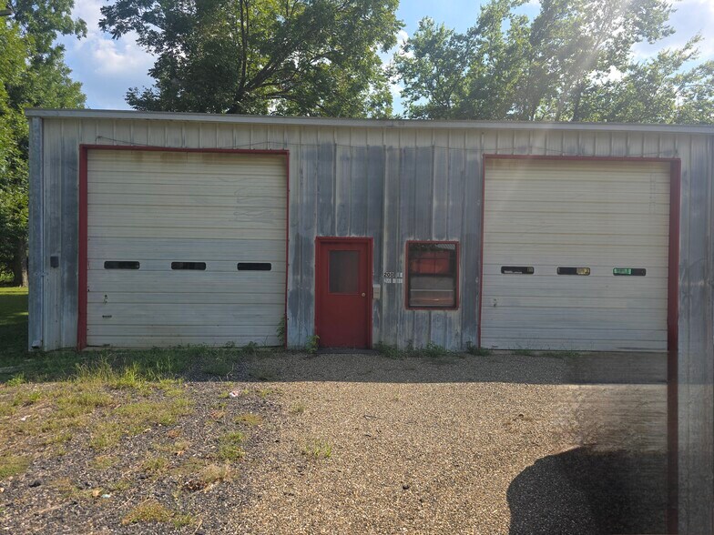 Primary Photo Of 200 SE Van Buren St, Idabel Auto Repair For Sale