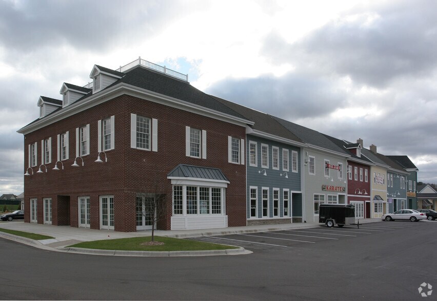 More Photos Of 105 New England Pl, Stillwater Storefront Retail Office For Lease