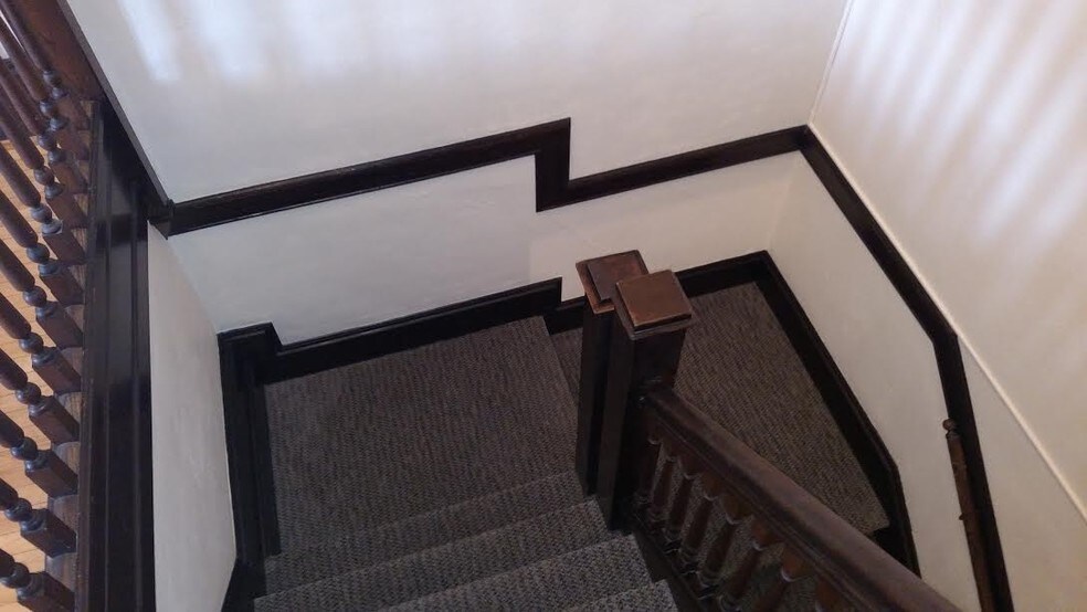 More Photos Of 2 E Broad St, Hopewell Office For Lease