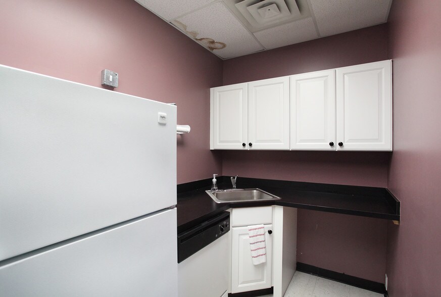 More Photos Of 33700-33760 Lear Industrial Pky, Avon Light Manufacturing For Sale